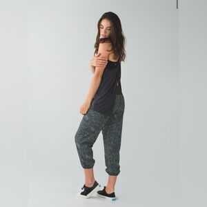 Lululemon Om Pant Jazzy White Gator Green / Gator Green - Size 6